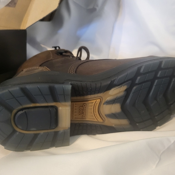 Size 8 1/2 wide color brown. - Picture 6 of 12